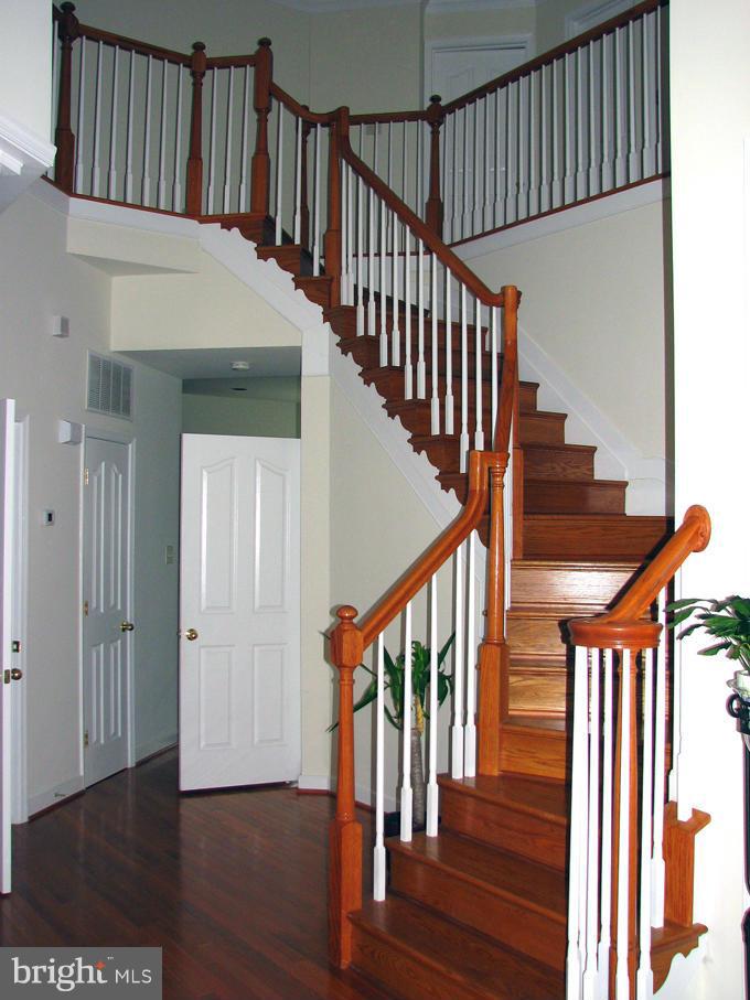 AUTUMN VIEW - Residential Lease