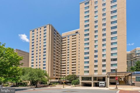 Photo of 4601 N Park Avenue #1118, CHEVY CHASE, MD 20815 (MLS # MDMC2191356)