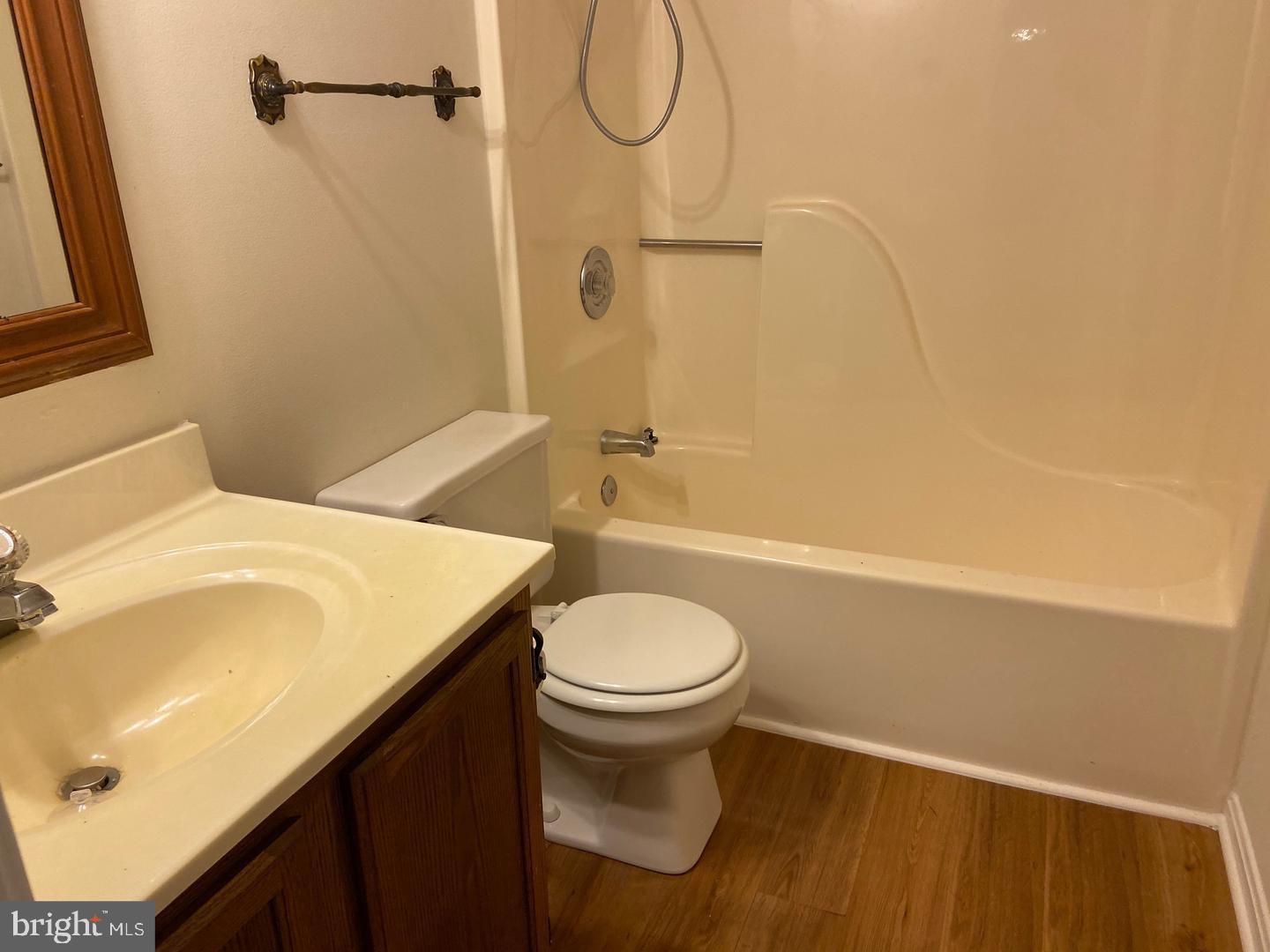 HOLLEYBROOKE - Residential Lease