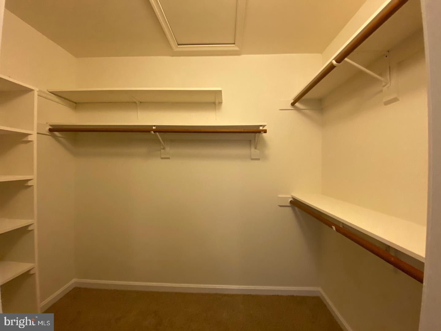 HOLLEYBROOKE - Residential Lease