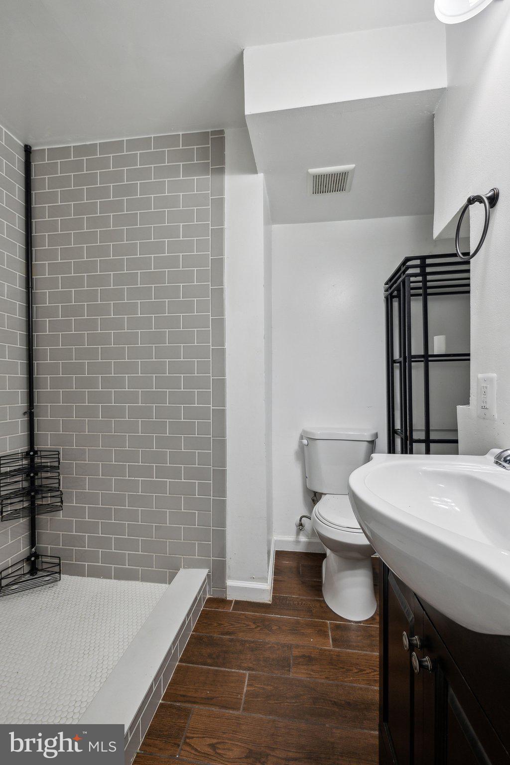 LAKE RIDGE PART 1 - Residential