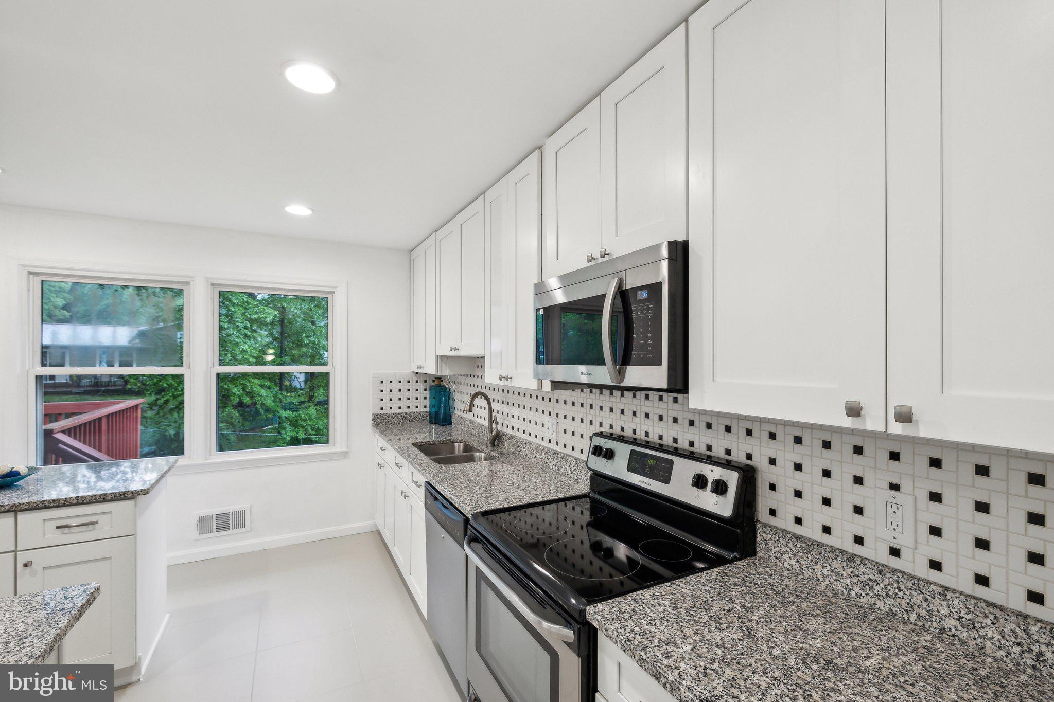 LAKE RIDGE PART 1 - Residential