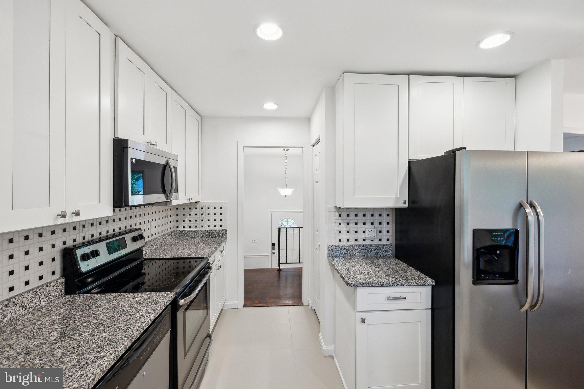 LAKE RIDGE PART 1 - Residential