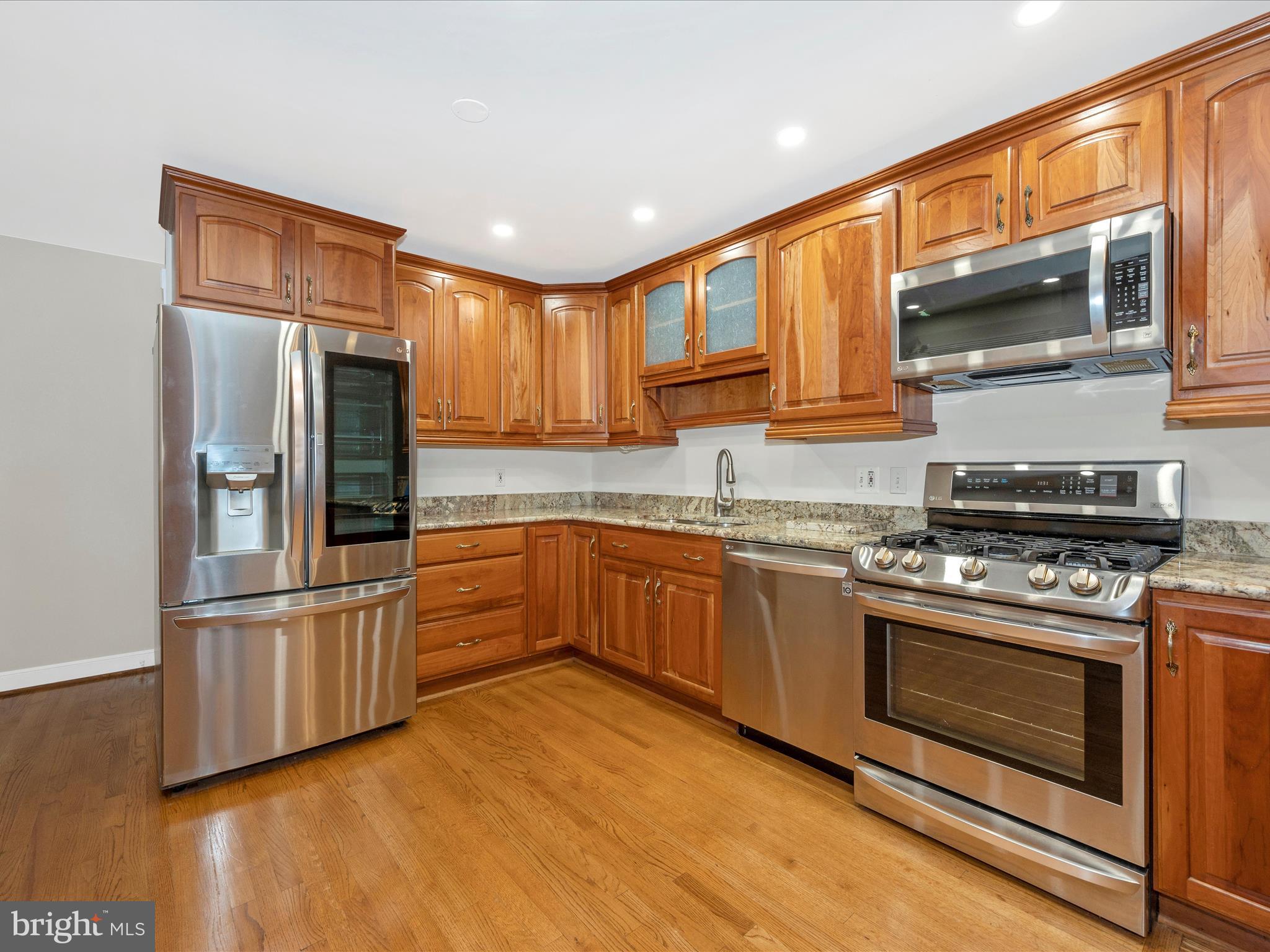 COLUMBIA HILLS - Residential