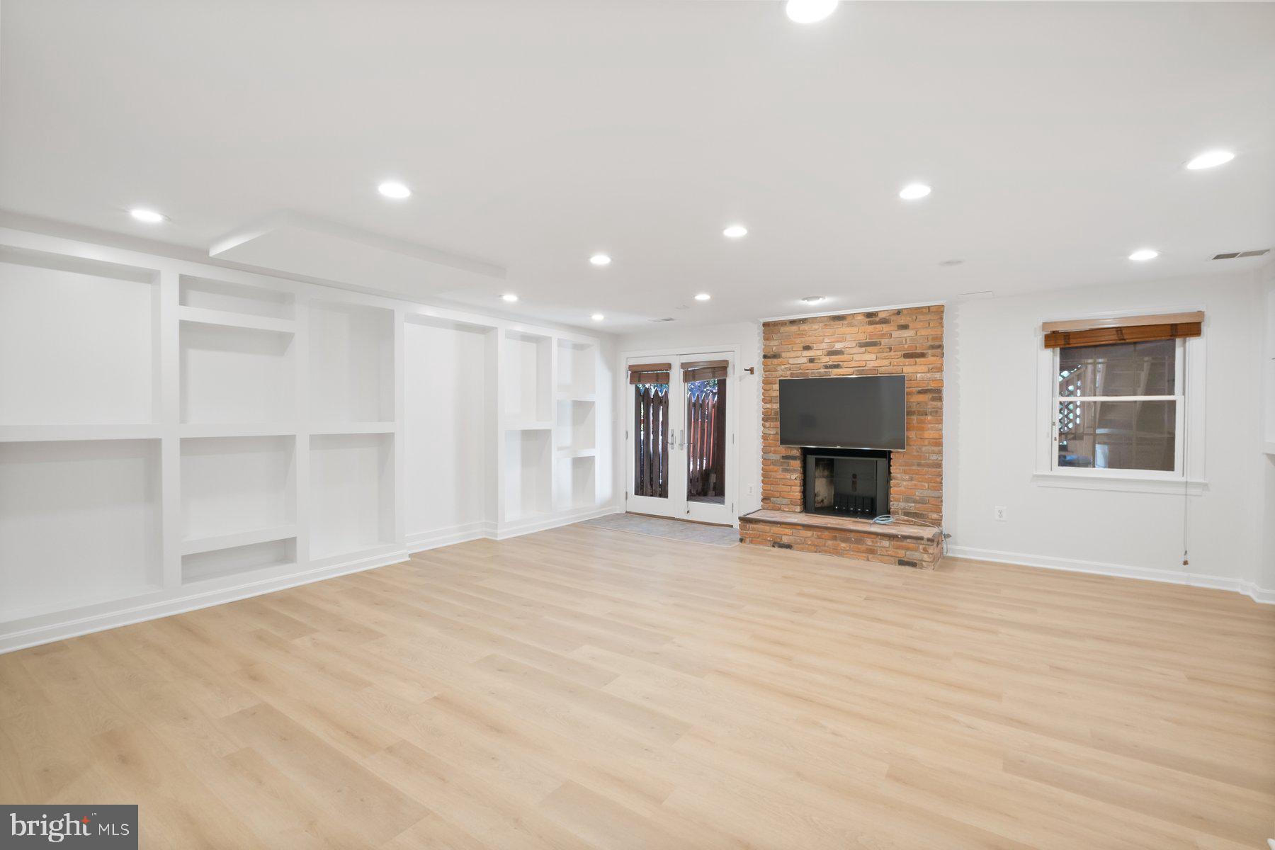 BETHESDA PLACE - Residential