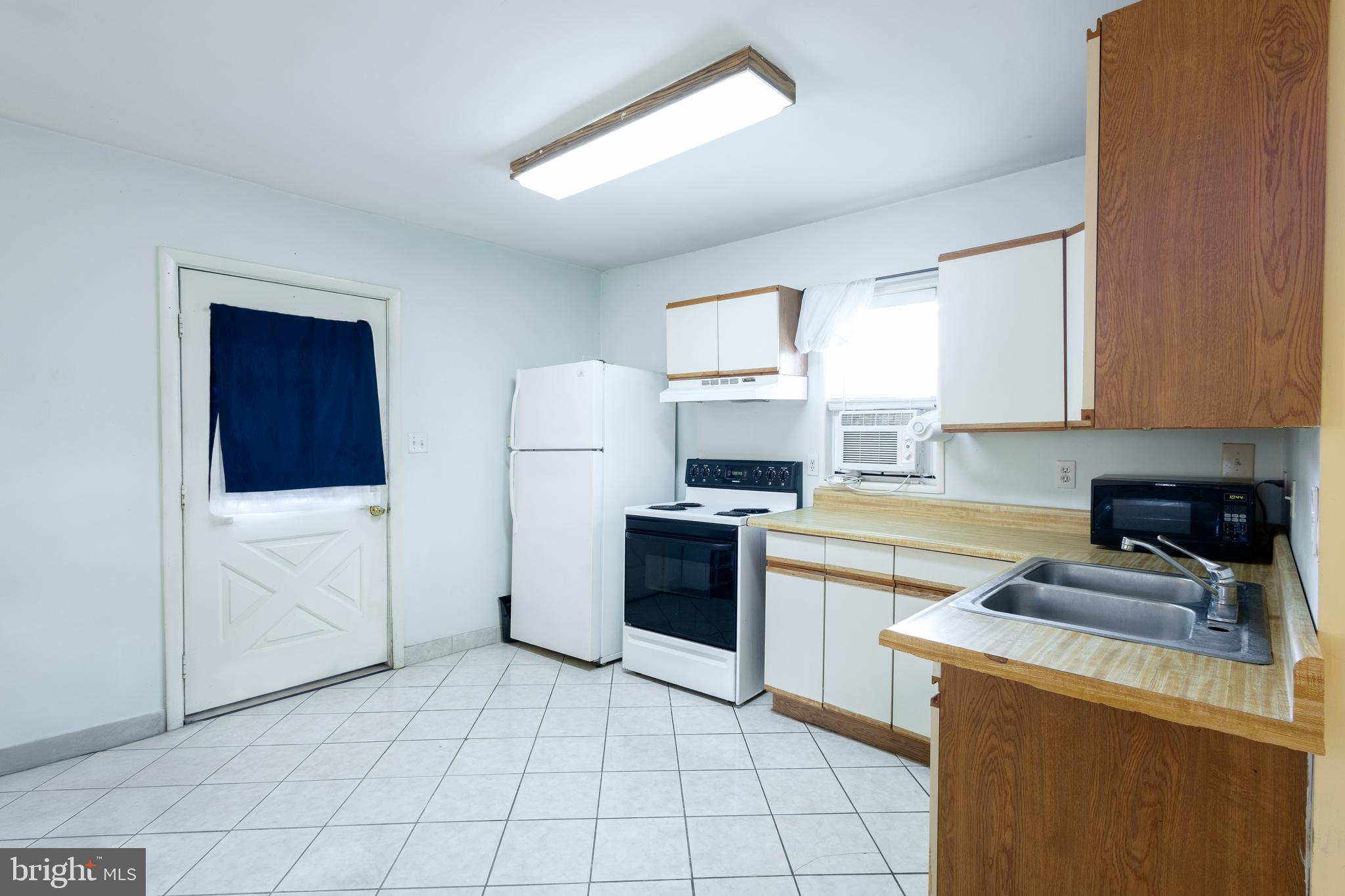 FAIRWAY HILLS - Residential