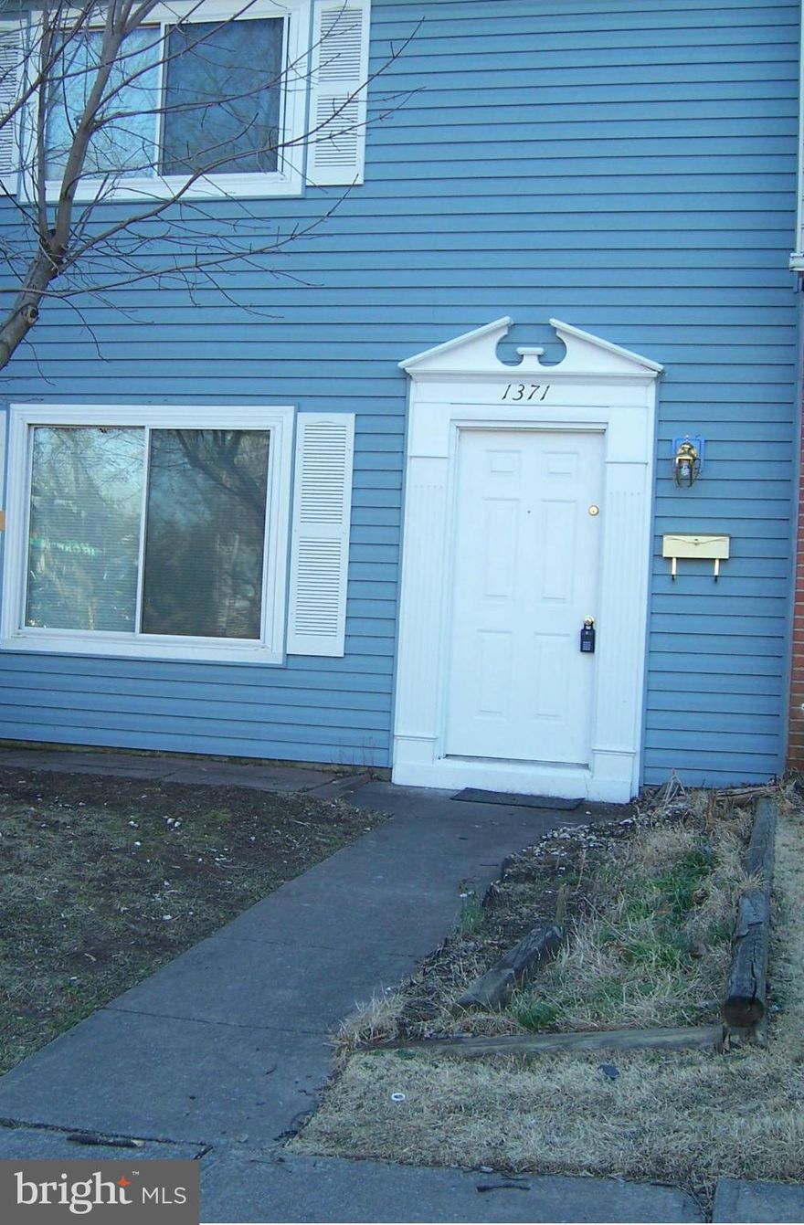 Shows ver well. Move in ready town home.  3 bedrooms 2.5 baths. Updated 5 years ago. New paint.New landscaping Near shopping, commuter lots and transportation. Fenced back yard.  Great Price!