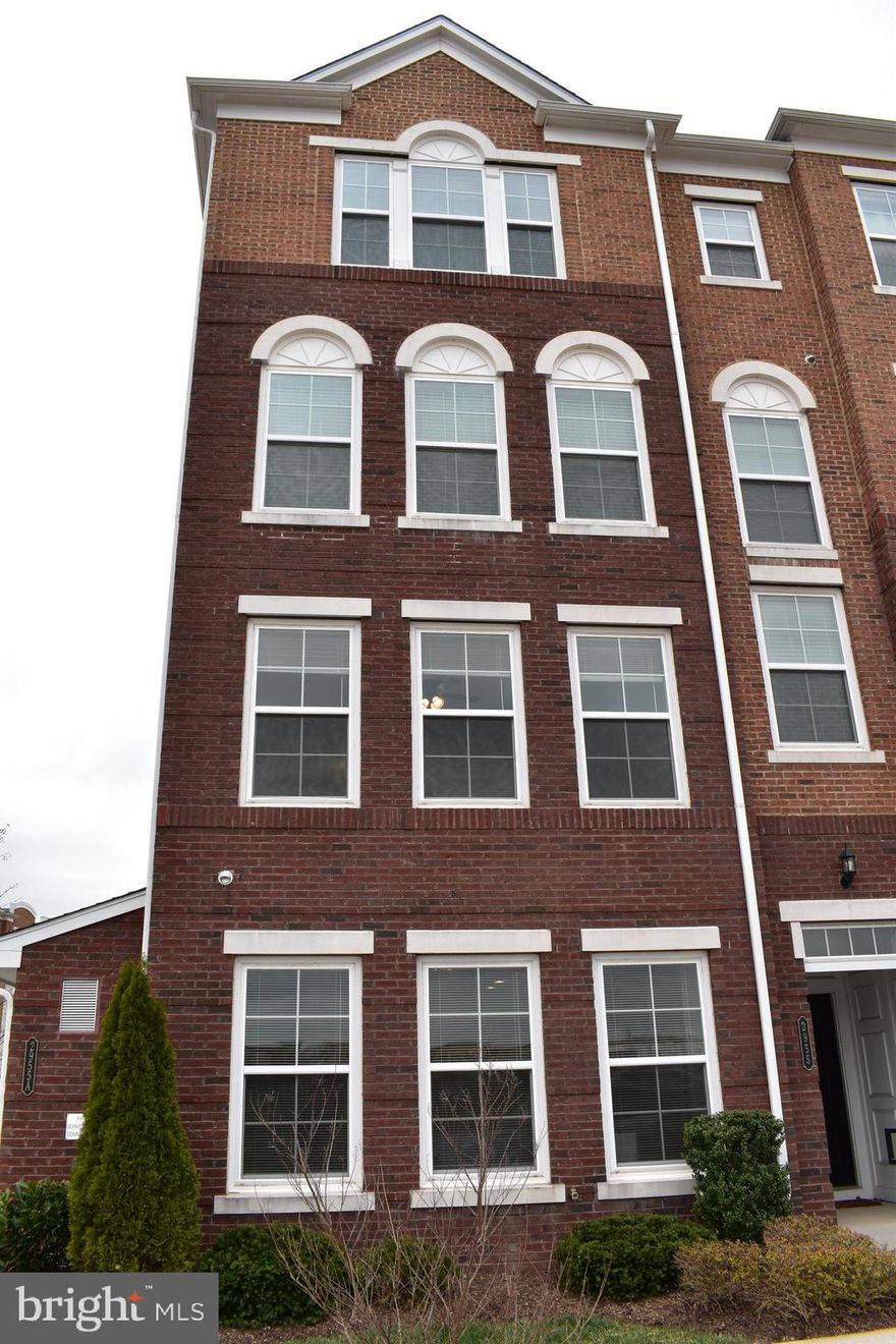 LUXURY LIVING 2 LEVELS 3 BR 2.5 BATH, END LL TOWNHOUSE STYLE. NEWER CARPETING AND FRESHLY PAINTED, PROFESSIONAL CLEAN, NEWER BLINDS INSTALLED. MOVE IN CONDITION. WALK TO VIENNA METRO STATION. COMMUTER'S DREAM. HARDWOOD FLOORING, OPEN KITCHEN, GRANITE COUNTER TOPS, STAINLESS STEEL APPLIANCES, BACK-SPLASH, SPACIOUS ROOM SIZES, GARAGE WITH REMOTE. CLOSE TO RT 66, 50,29 AND SHOPS. CONVENIENTLY LOCATION. APPLY ONLINE ELECTRONICALLY. SUPER EASY AND QUICK PROCESS. IF YOU ARE NOT FEELING WELL, PLEASE DO NOT GO IN. REMOVE SHOES OR WEAR SHOE COVER. VACANT AND READY FOR IMMEDIATE MOVE IN.