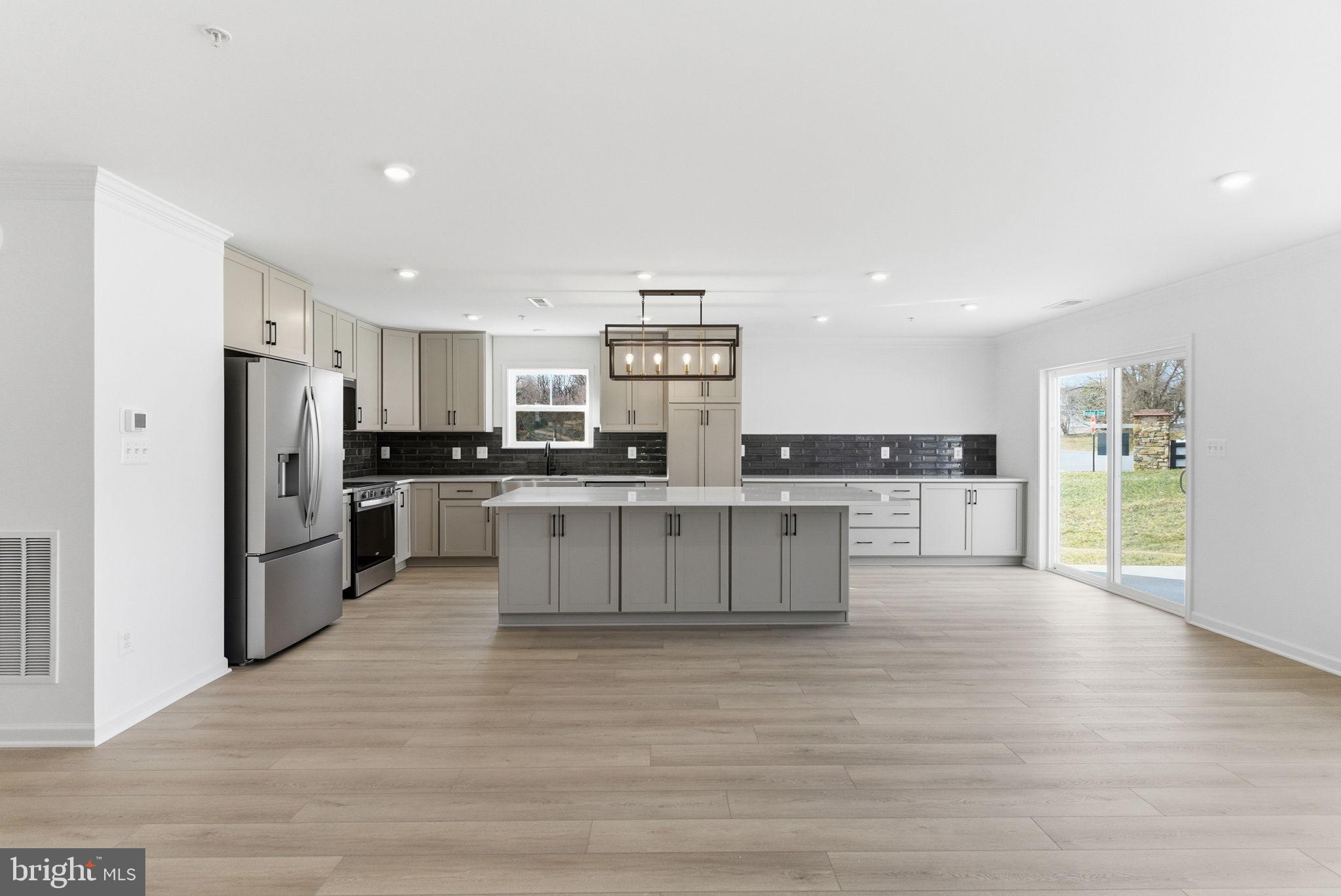 ROSEHILL MANOR - Residential