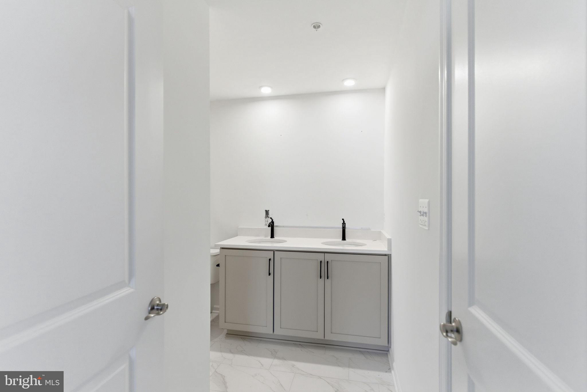 ROSEHILL MANOR - Residential