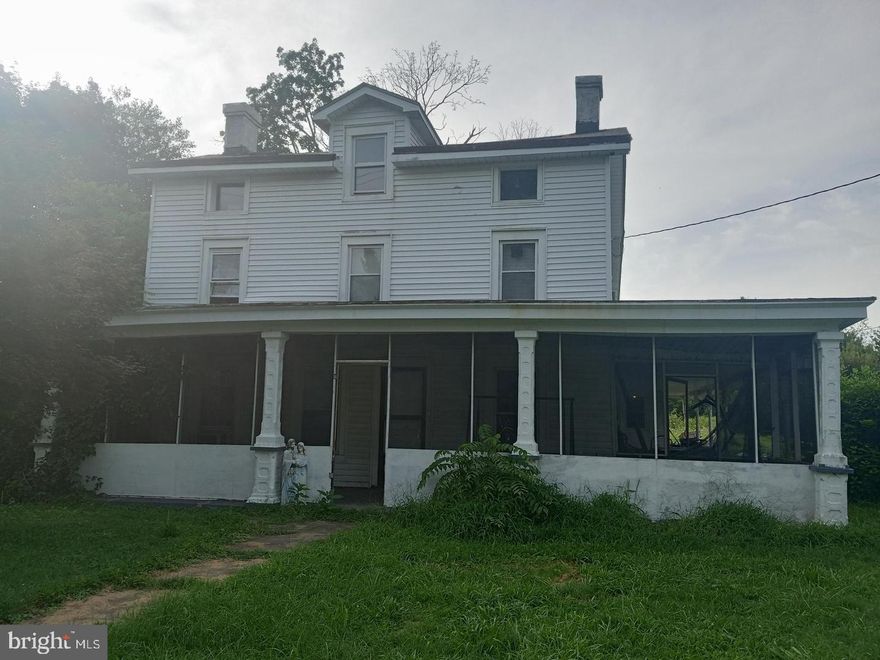 Come check out this single-family home, located on 1.1 acres of land. Home is in the #1 school district,(Appoquinimink). Property needs a new septic system, and good bit of work, but could make a great investment. Schedule your tours today! Home is being sold in as-is condition.