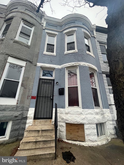 Townhouse For Sale - 1825 W Mulberry Street<br/> BALTIMORE, MD 21223