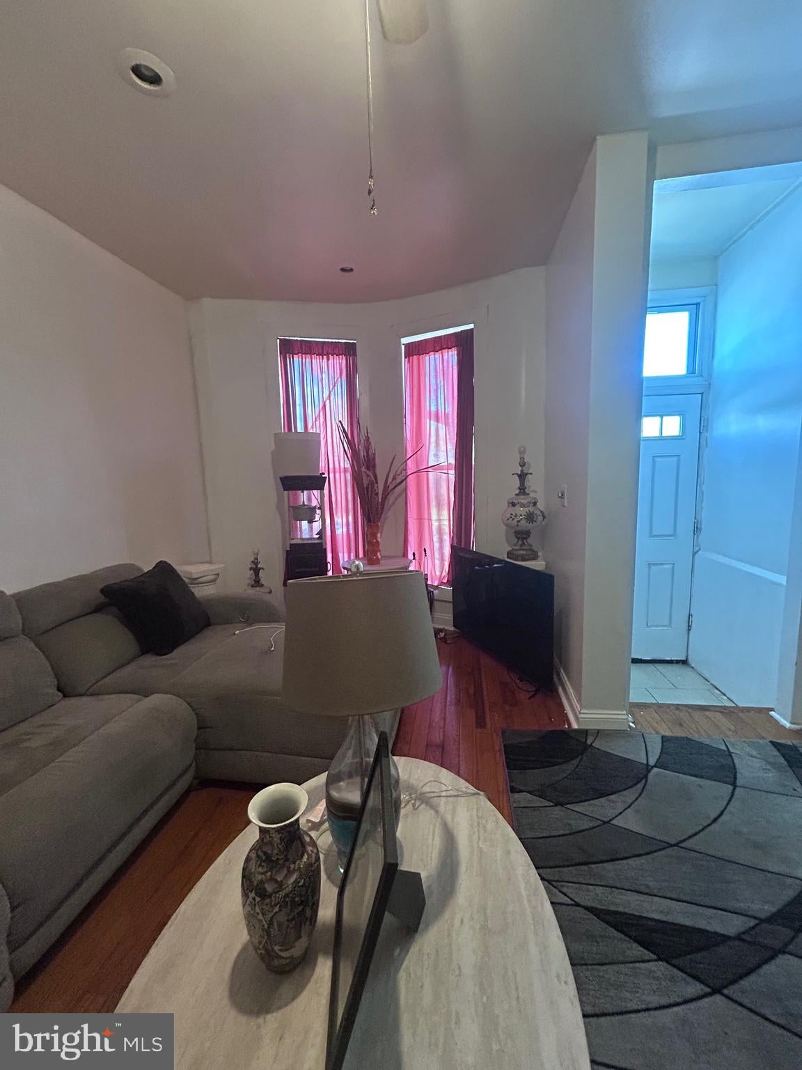 1825 W MULBERRY STREET