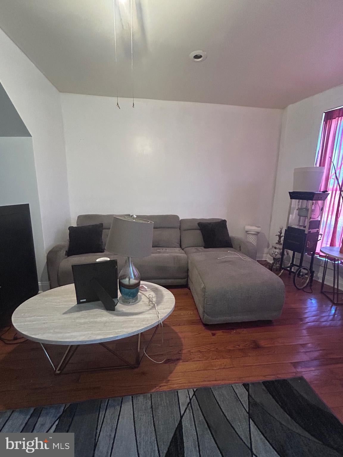 1825 W MULBERRY STREET