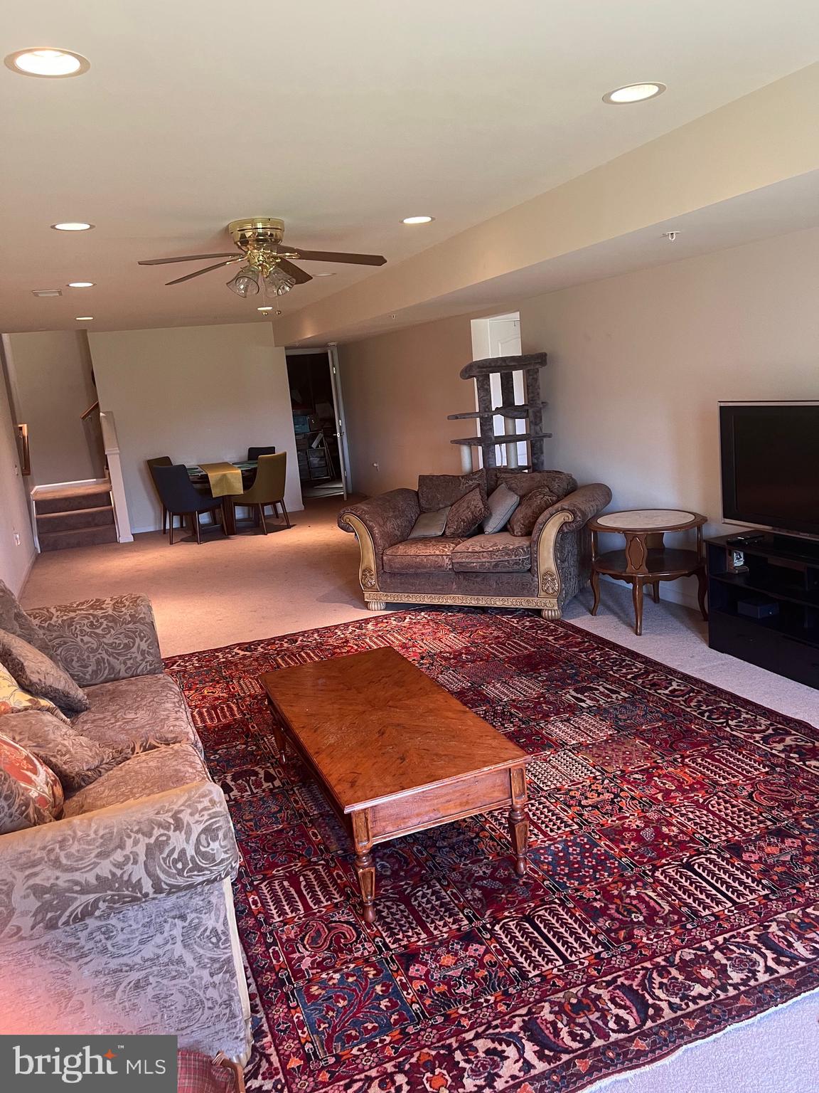 THE VILLAS AT FALLS RUN - Residential Lease