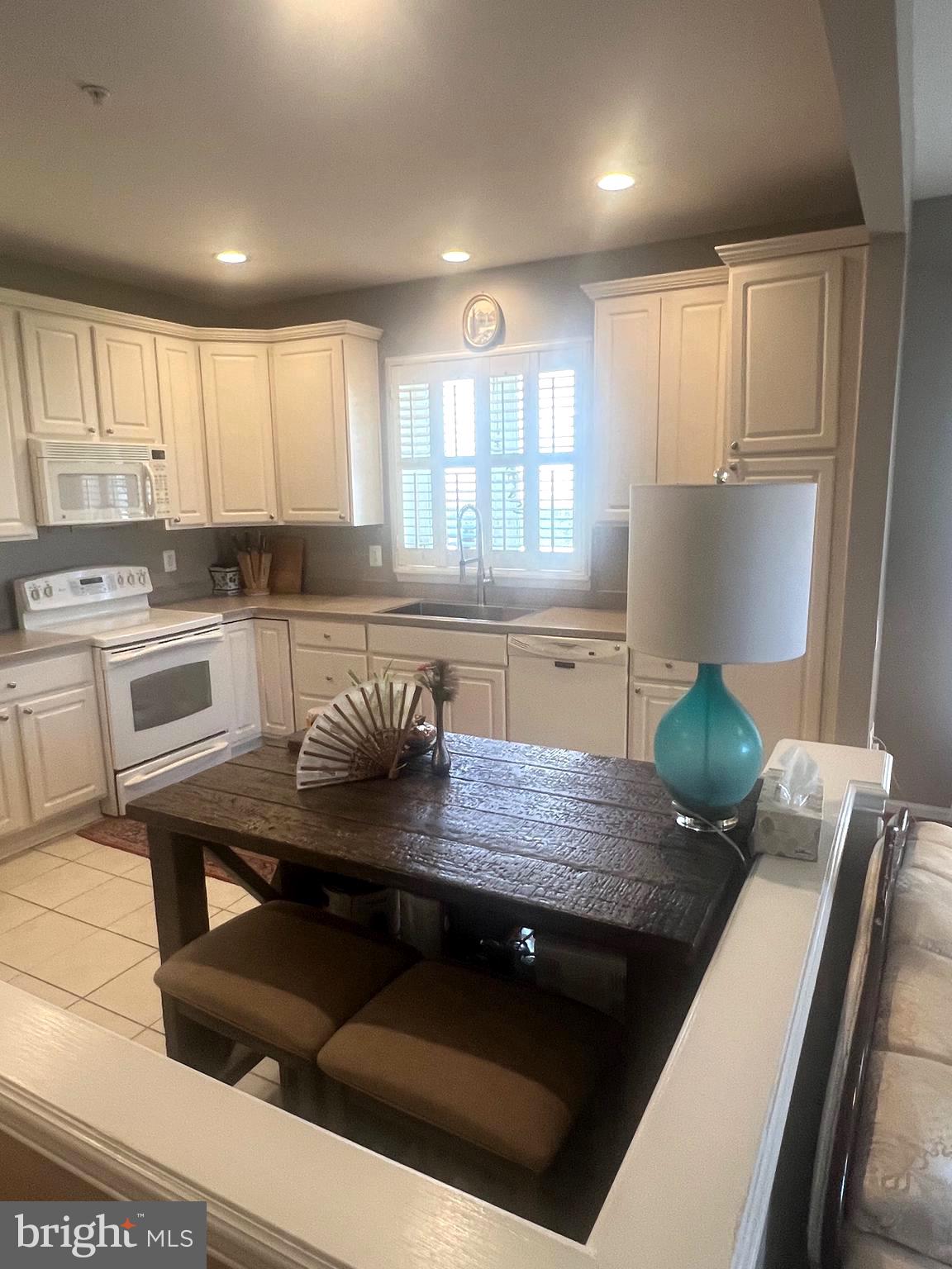 THE VILLAS AT FALLS RUN - Residential Lease