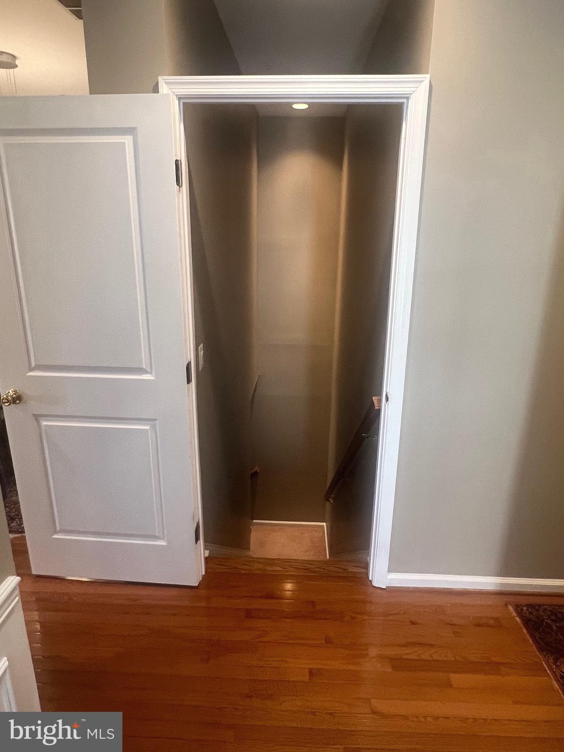 THE VILLAS AT FALLS RUN - Residential Lease