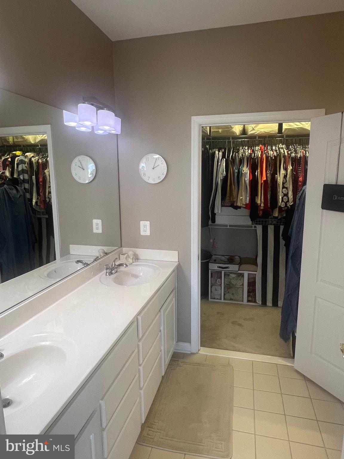 THE VILLAS AT FALLS RUN - Residential Lease