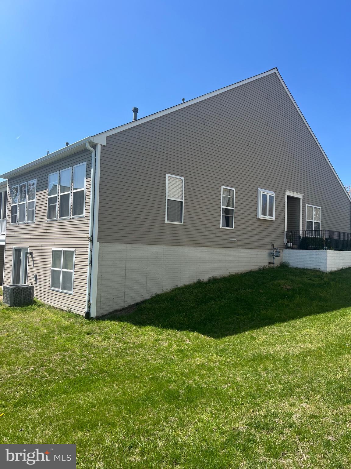 THE VILLAS AT FALLS RUN - Residential Lease