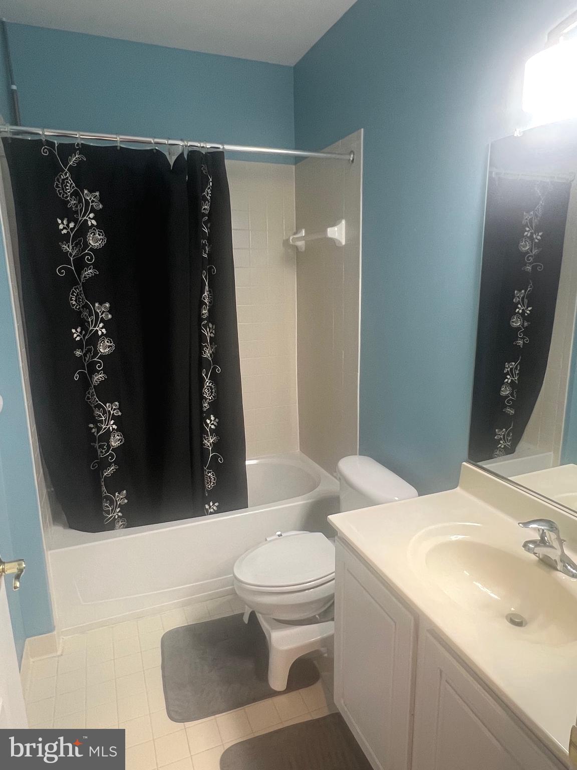 THE VILLAS AT FALLS RUN - Residential Lease