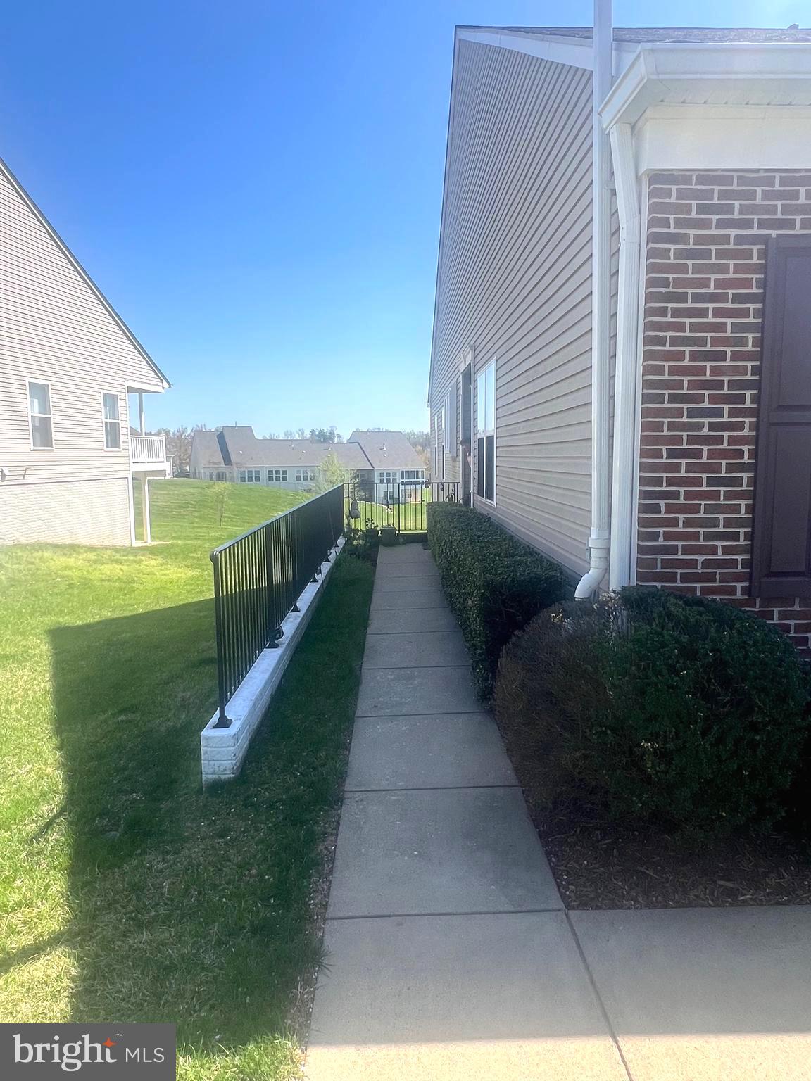 THE VILLAS AT FALLS RUN - Residential Lease