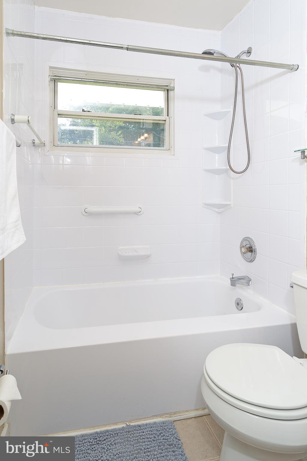 BUCKNELL MANOR - Residential Lease