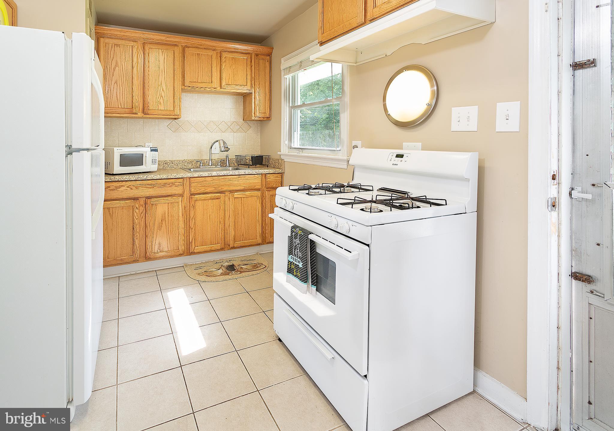 BUCKNELL MANOR - Residential Lease