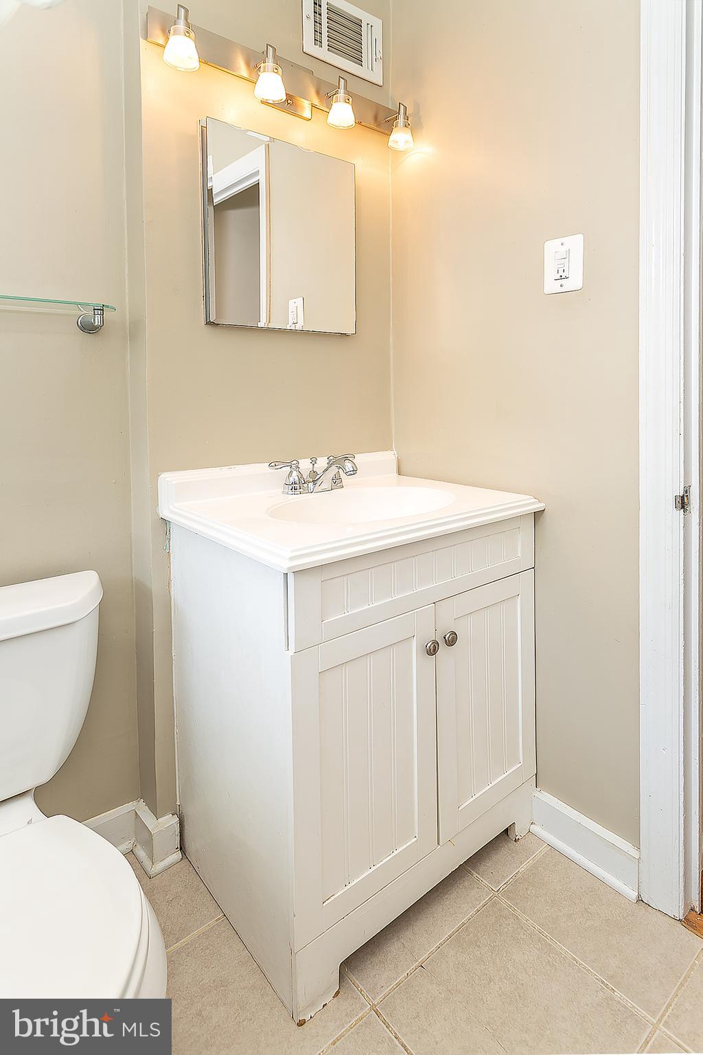 BUCKNELL MANOR - Residential Lease