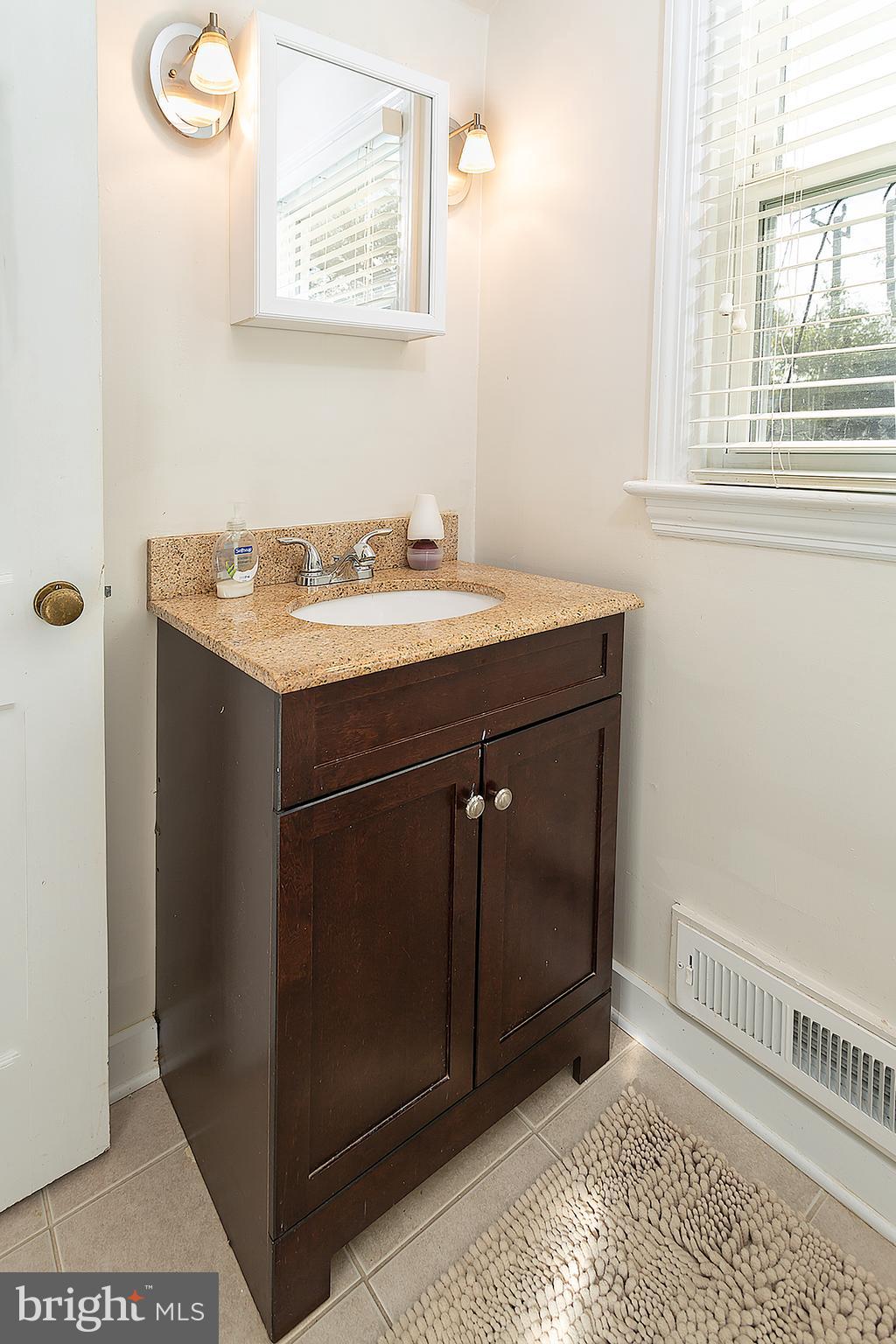 BUCKNELL MANOR - Residential Lease