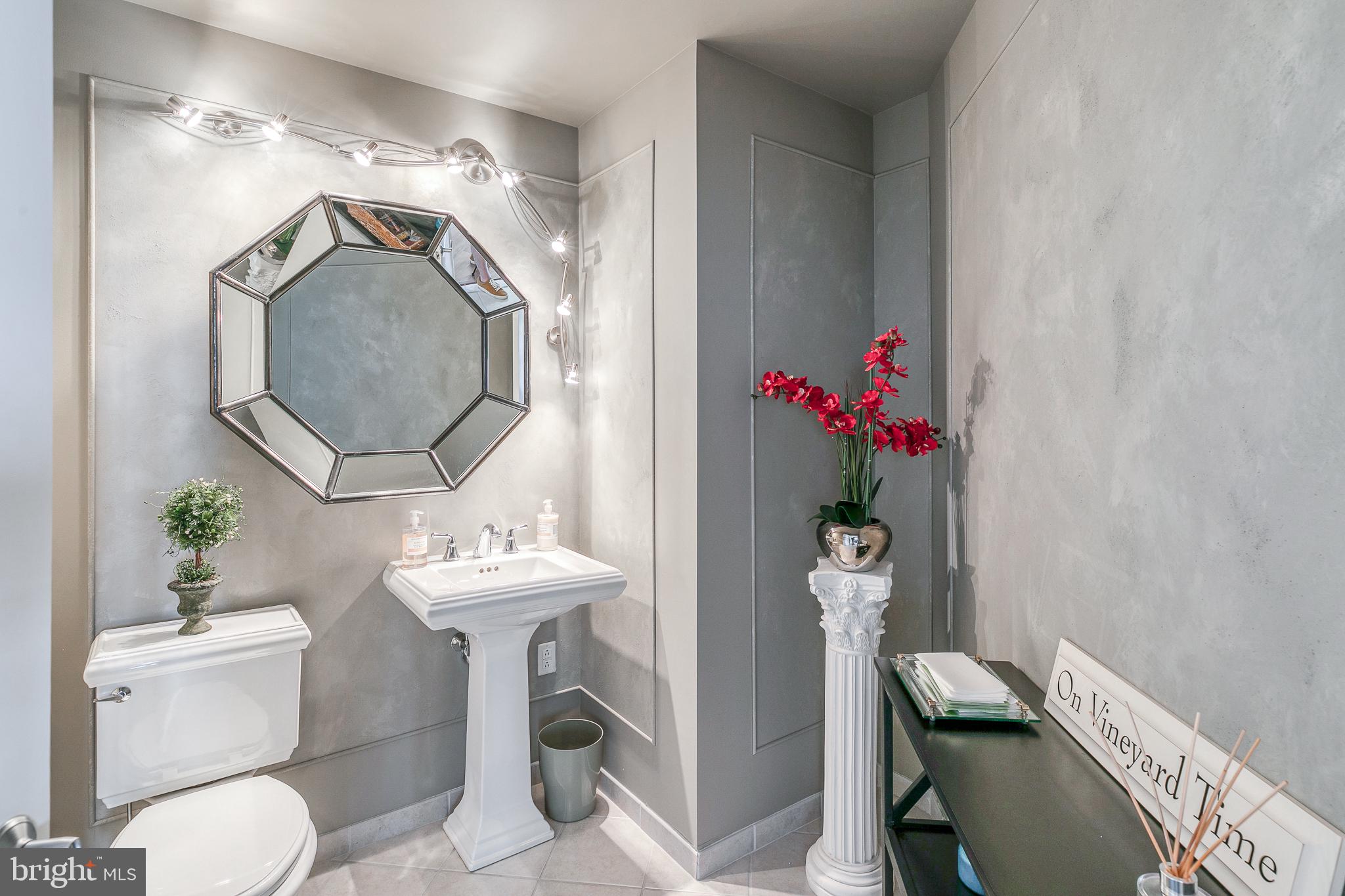 AVENUE OF THE ARTS - Residential