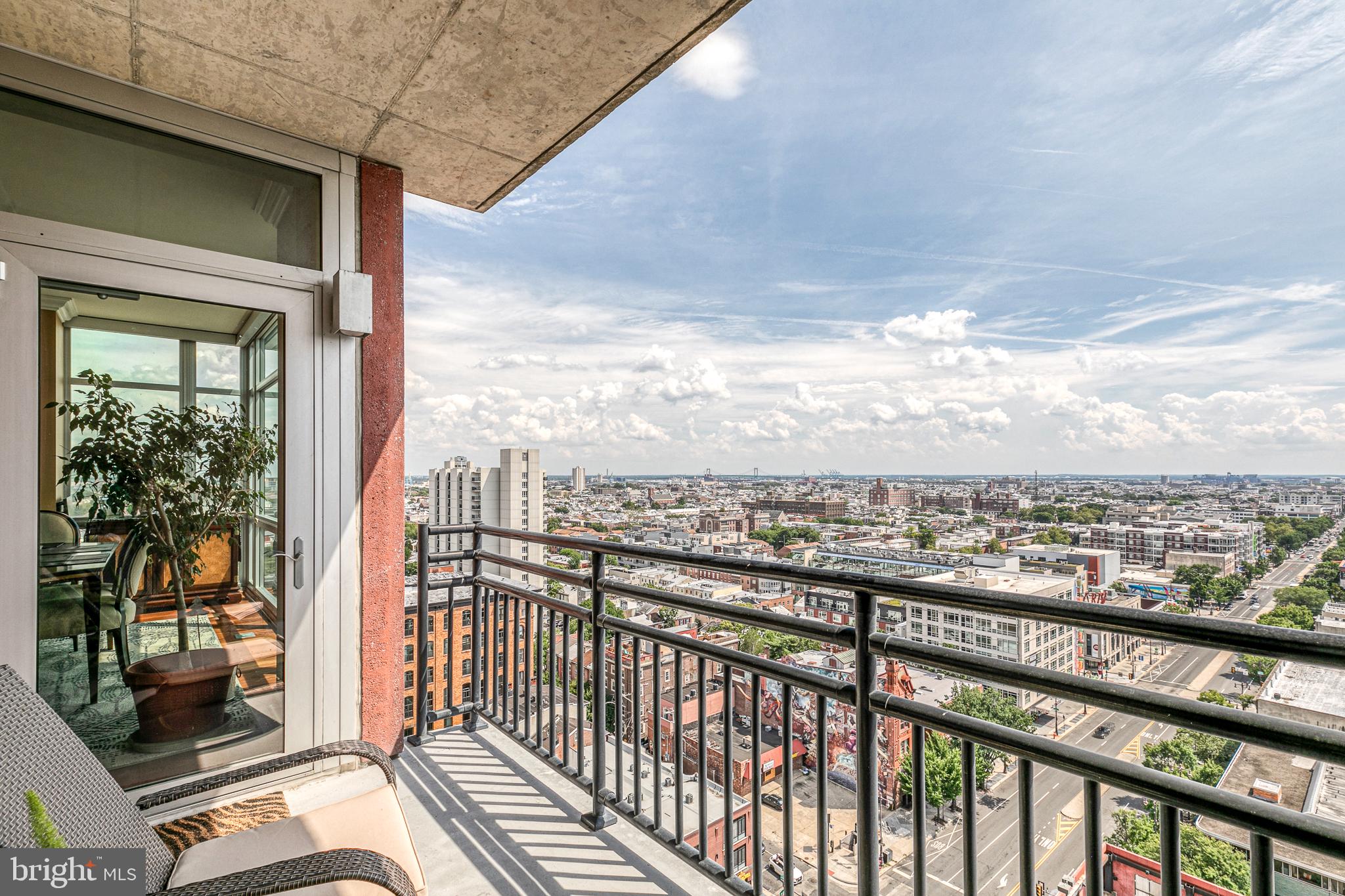 AVENUE OF THE ARTS - Residential