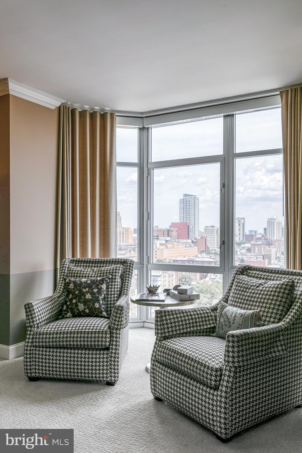 AVENUE OF THE ARTS - Residential