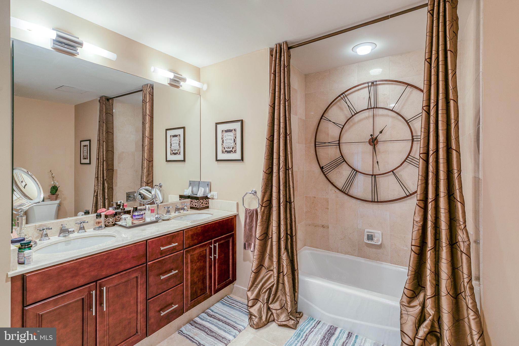 AVENUE OF THE ARTS - Residential