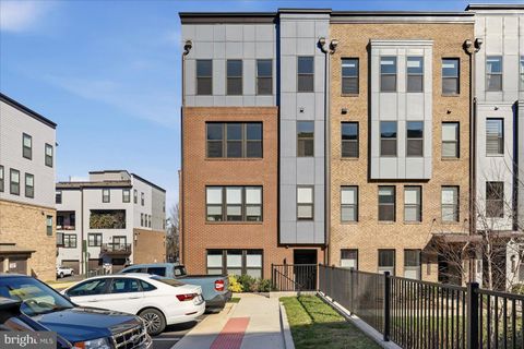 Photo of 12118 Loblolly Drive #40, FAIRFAX, VA 22033 (MLS # VAFX2295796)