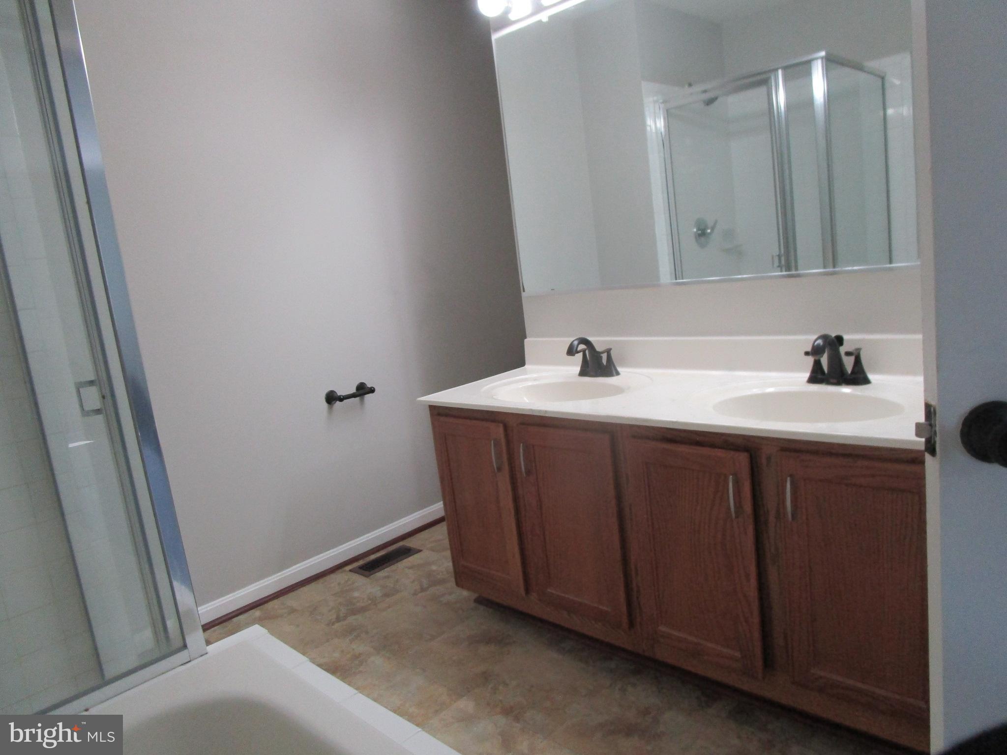 SEVEN OAKS - Residential