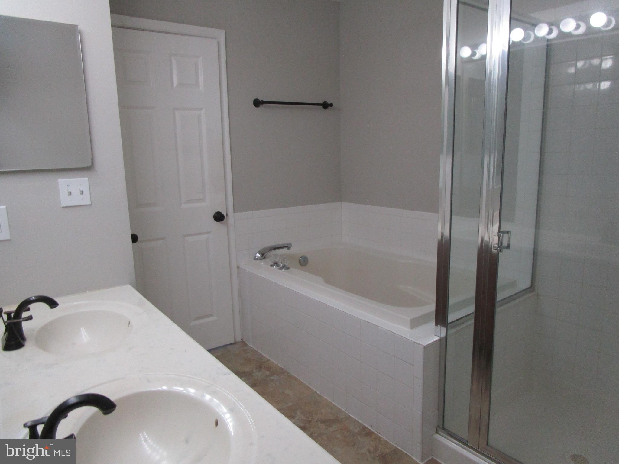 SEVEN OAKS - Residential