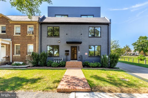 Photo of 224 21st St NE #1, WASHINGTON, DC 20002 (MLS # DCDC2281382)