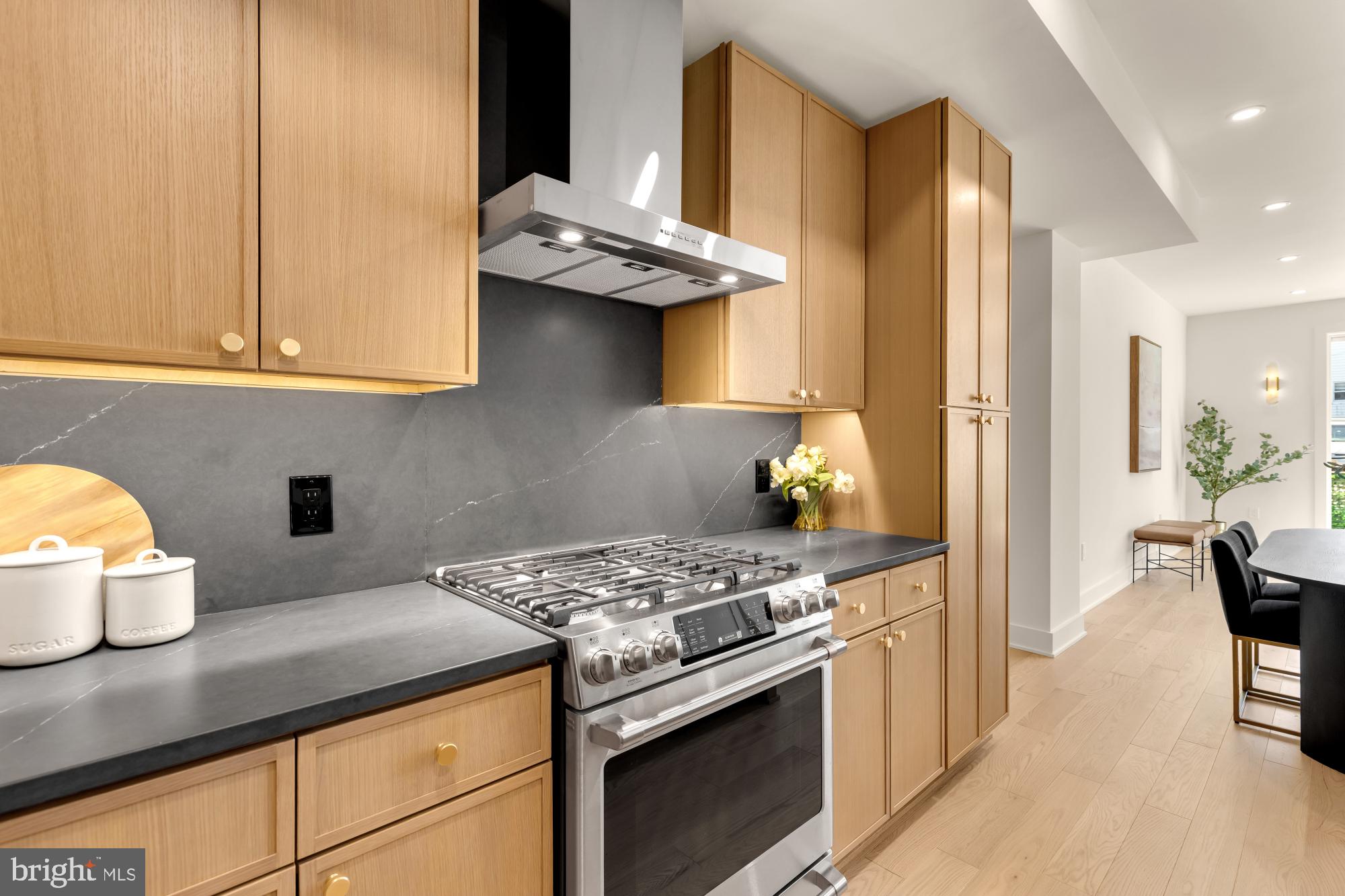 224 21ST NE 1