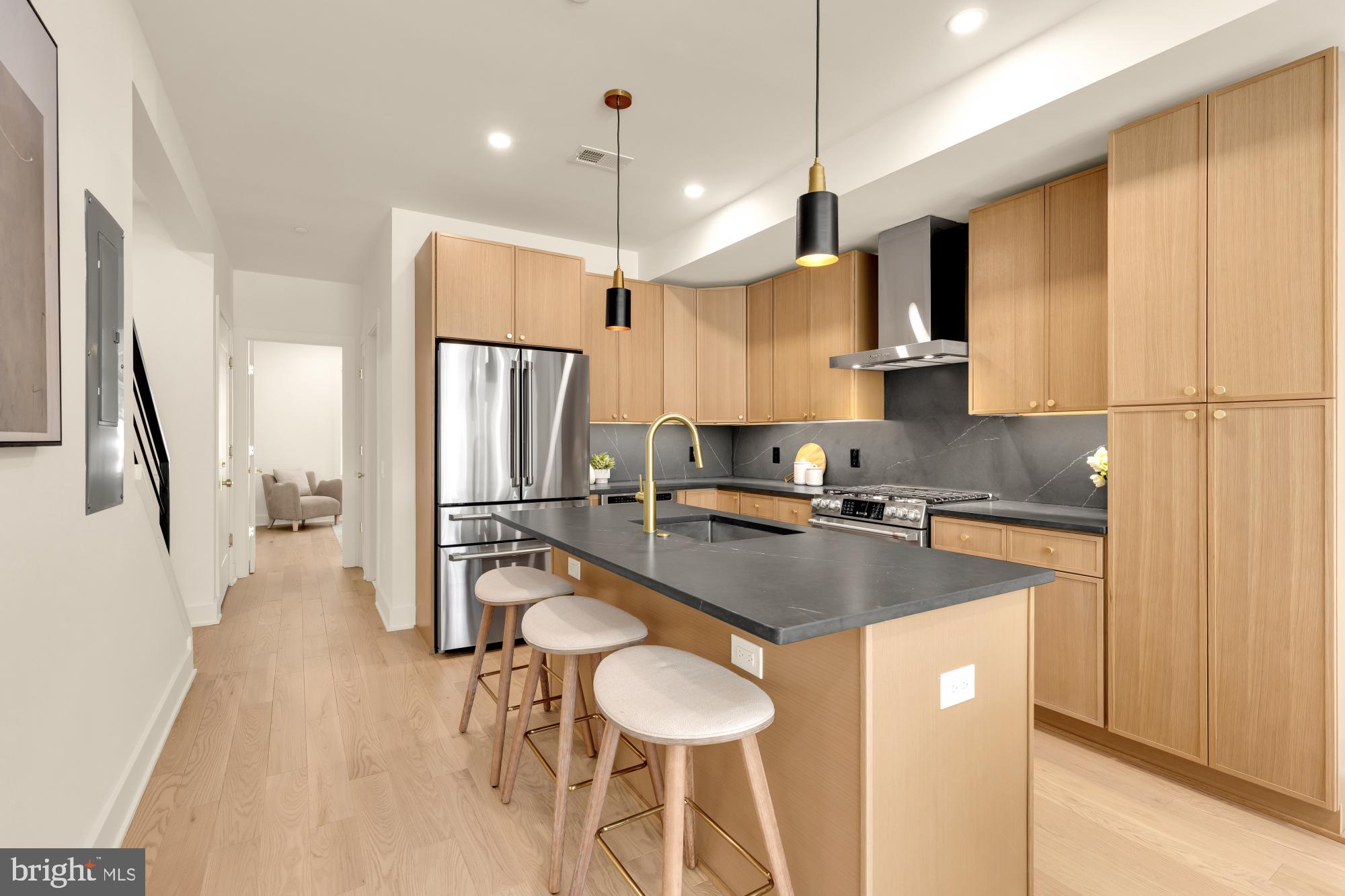 224 21ST NE 1
