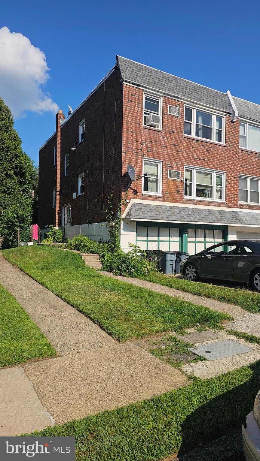 205 LOCKART TERRACE