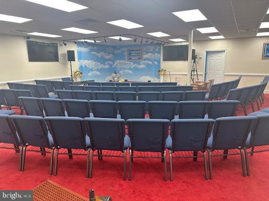 A BEAUTIFUL COMMERCIAL UNIT ZONE CSC ON THE POPULAR AND BUSY ANNAPOLIS ROAD IN BOWIE MARYLAND AVAILABLE FOR YOU OR YOUR PREFERRED TENANT.  VERY GOOD FOR COMMERCIAL / INDUSTRIAL PURPOSES. THIS PROPERTY IS CURRENTLY USED FOR A CHURCH AND HAS LOTS OF PARKING SPACES AVAILABLE. THIS IS AN EXCELLENT INVESTMENT OPPORTUNITY!!!!