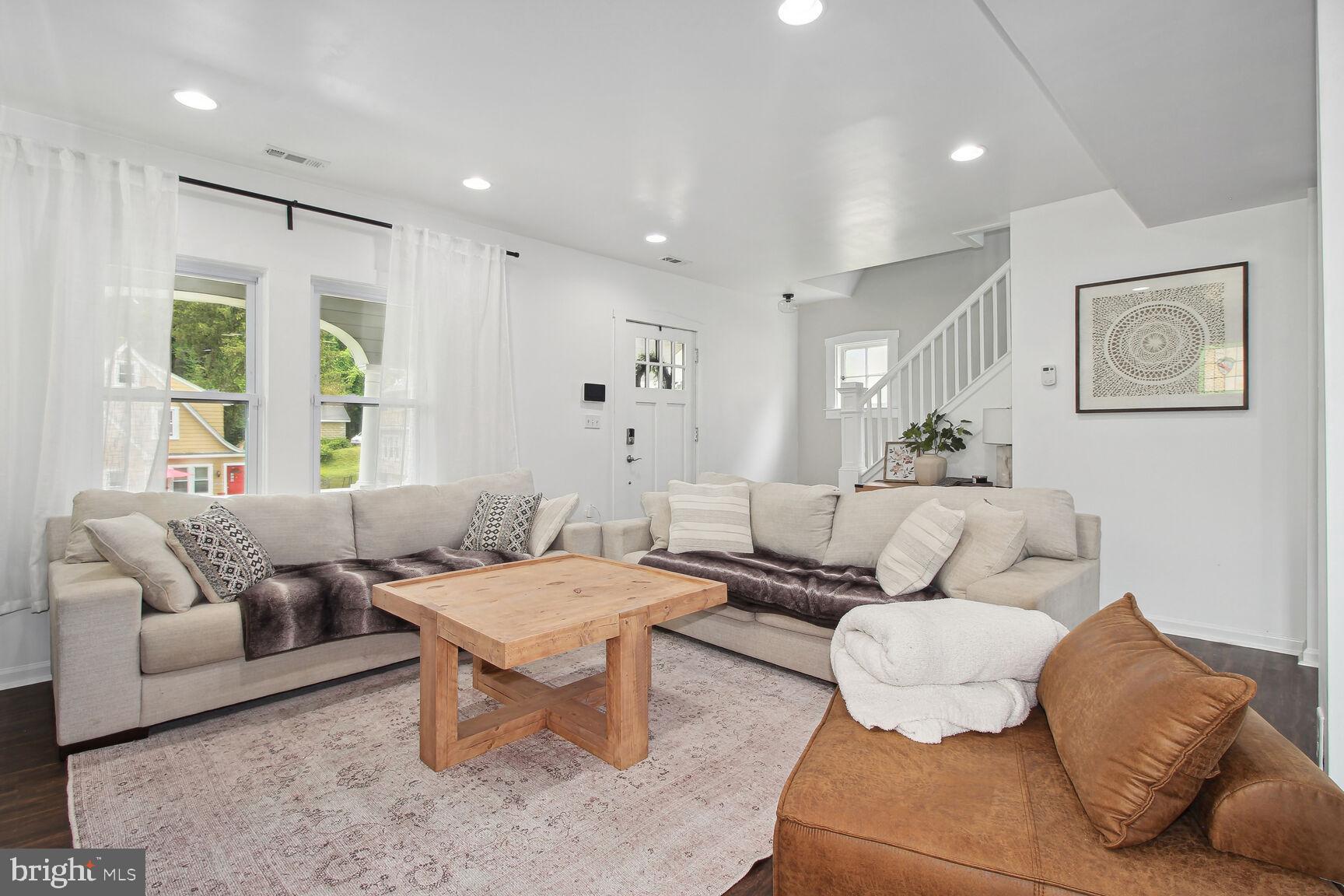 WINDSOR HILLS - Residential