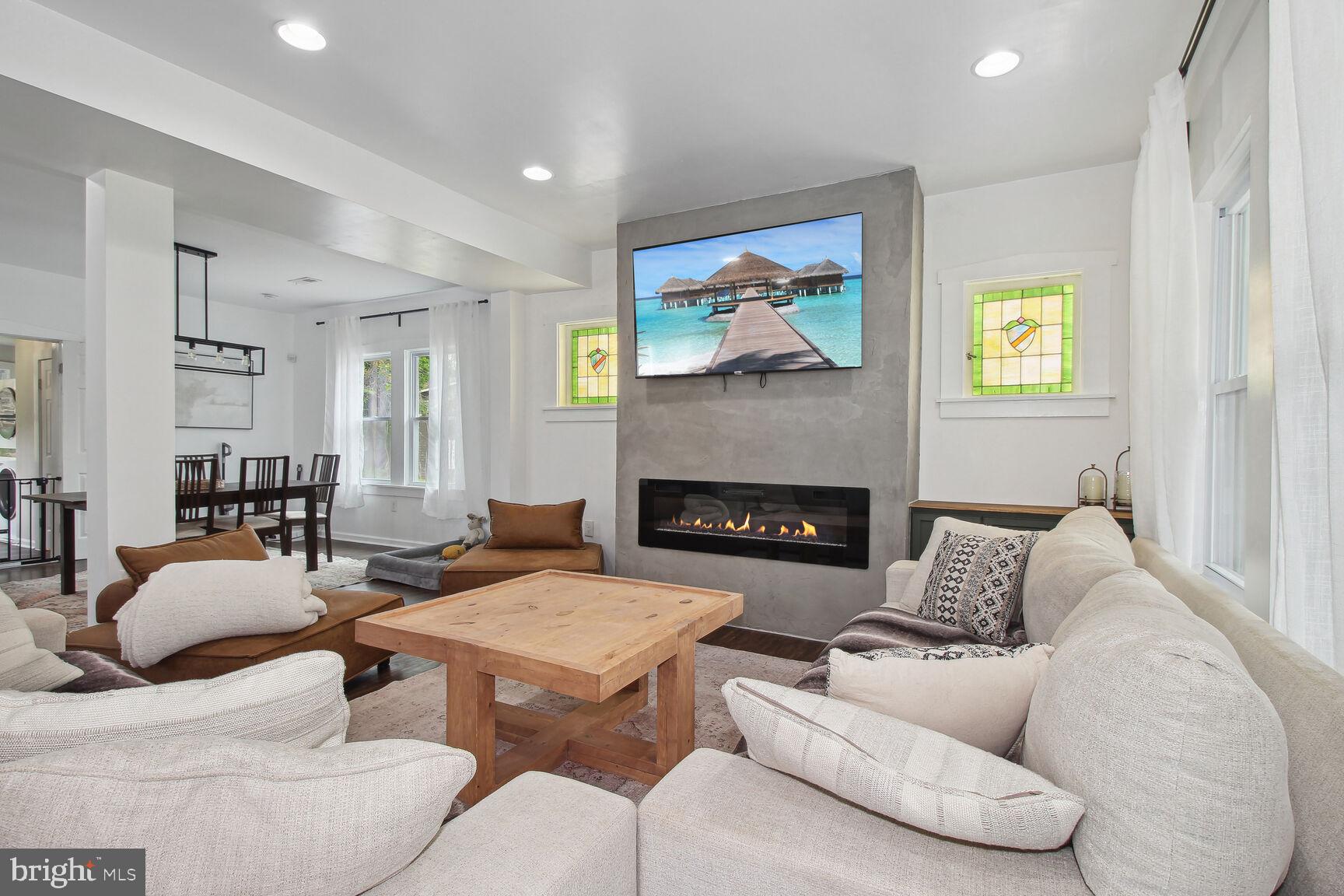 WINDSOR HILLS - Residential