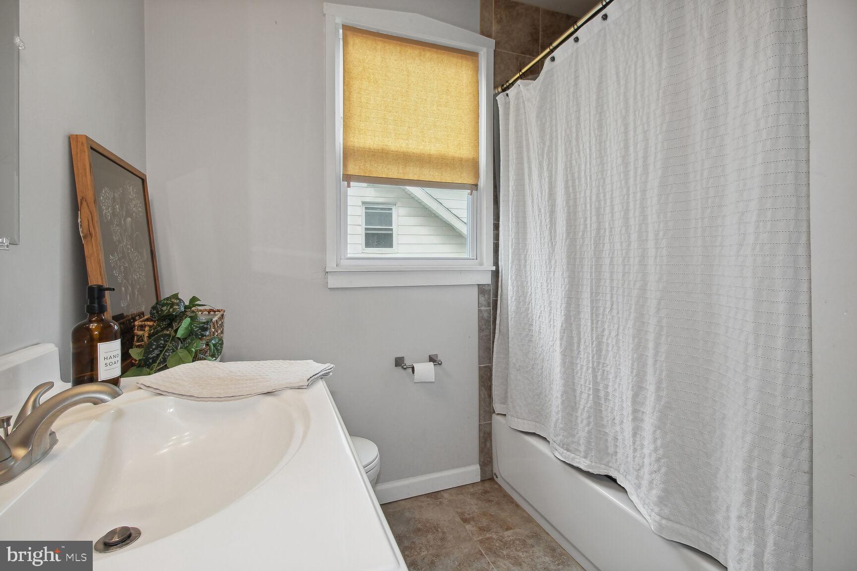 WINDSOR HILLS - Residential