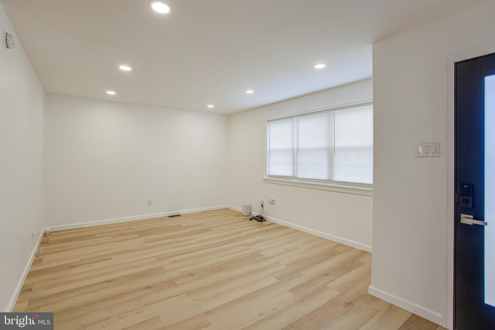 YORKTOWN - Residential