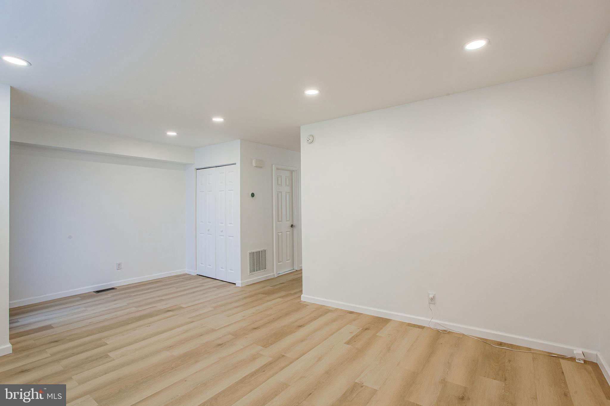 YORKTOWN - Residential