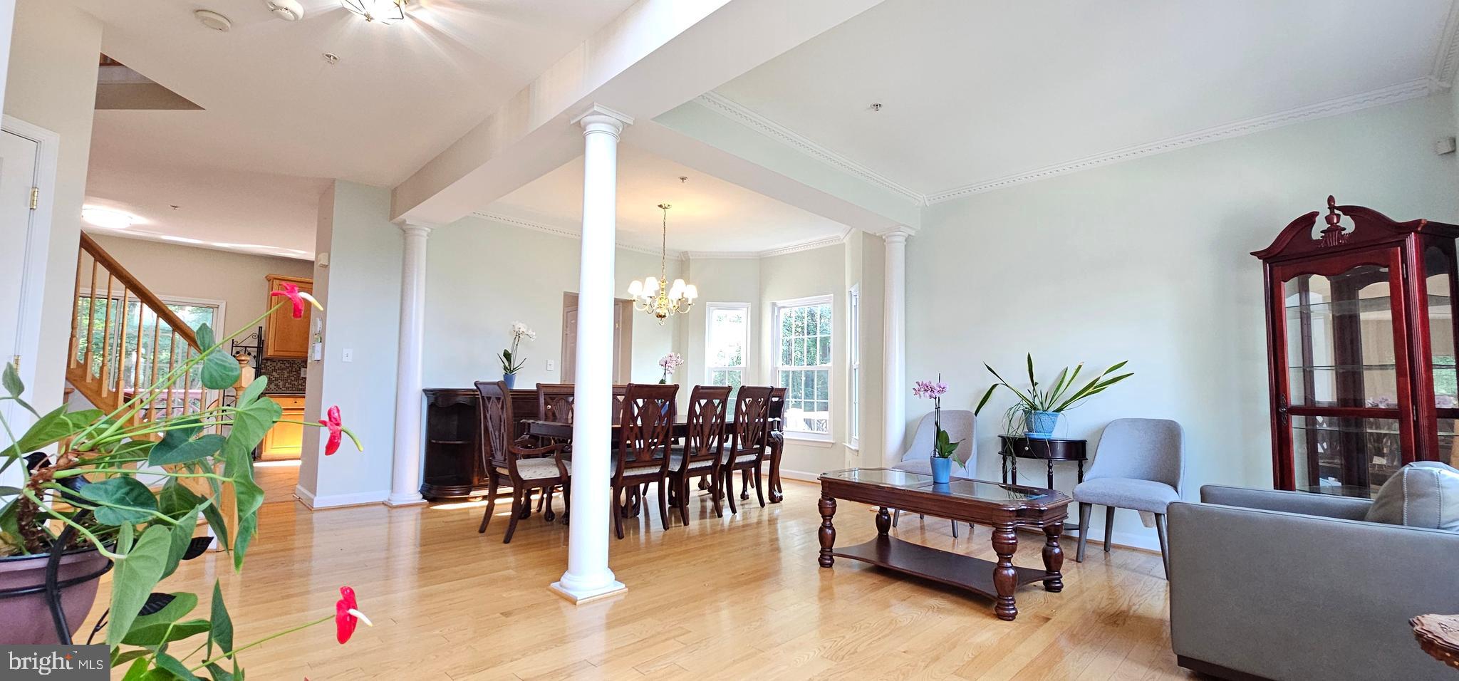 8811 SUMNER GROVE