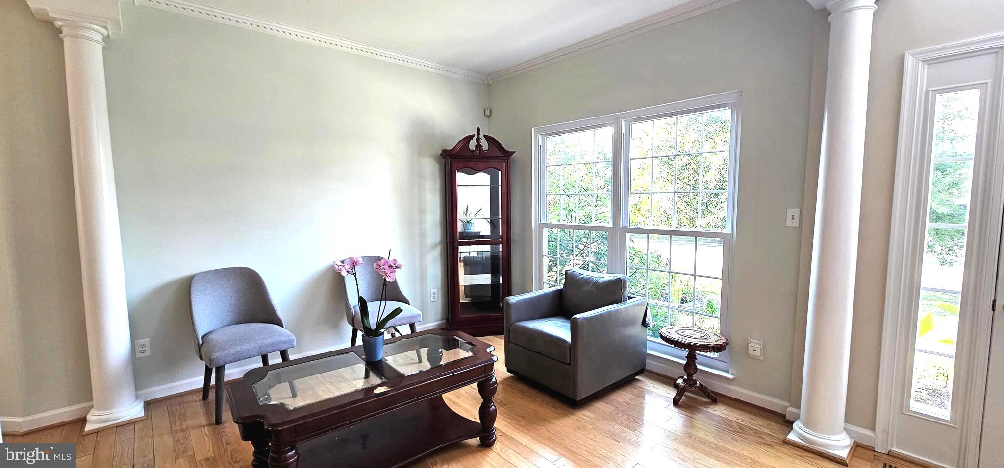 8811 SUMNER GROVE