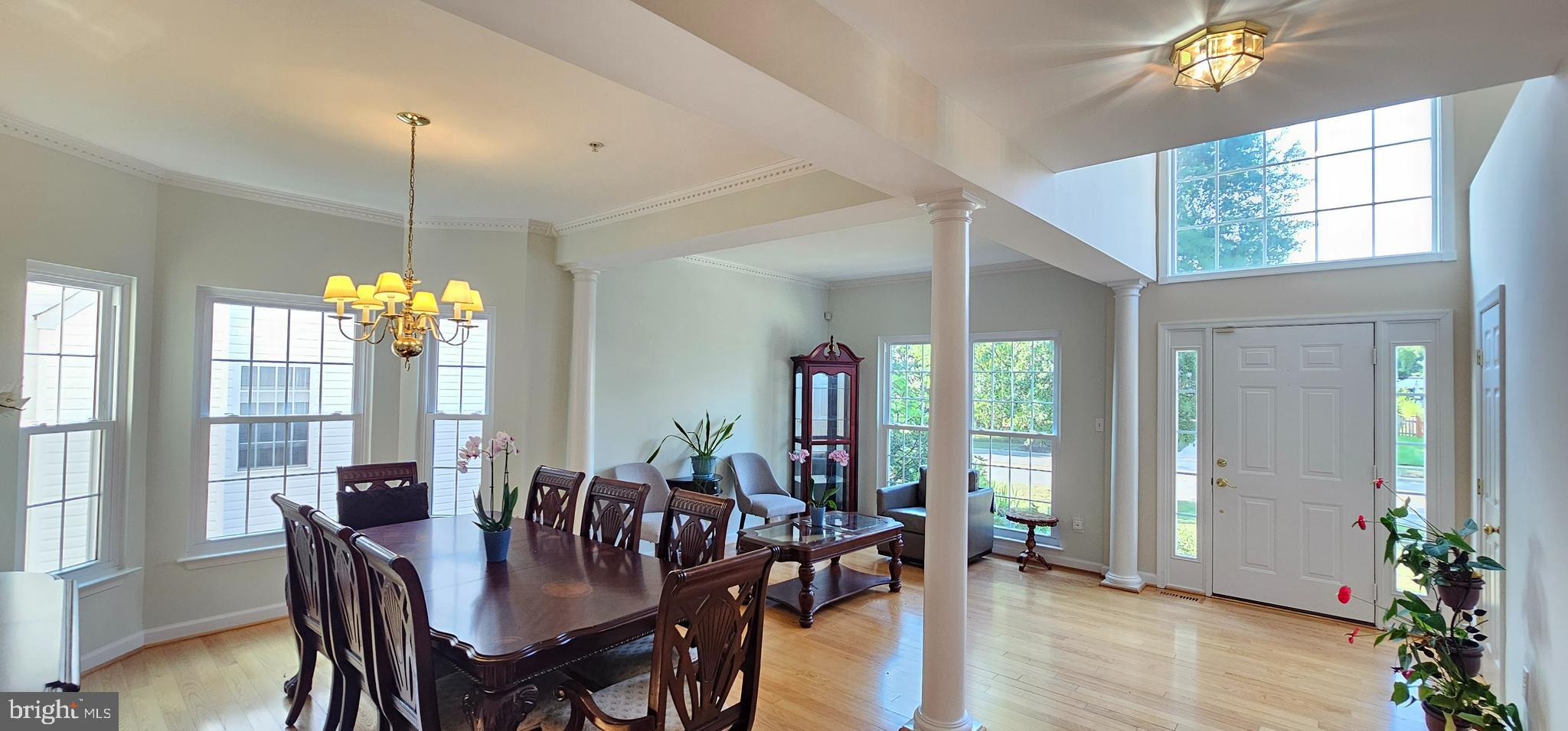 8811 SUMNER GROVE