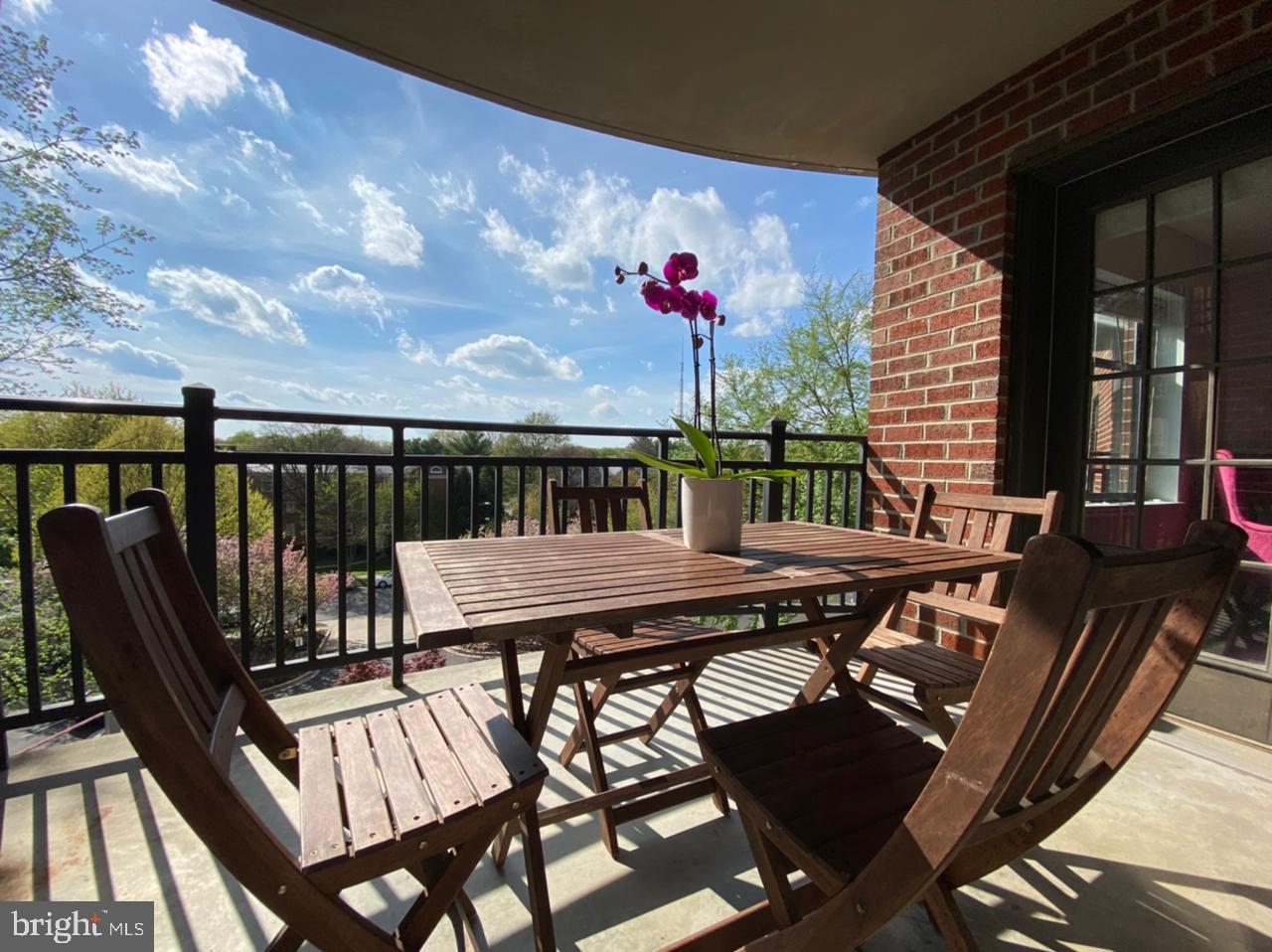 CLEVELAND PARK - Residential Lease